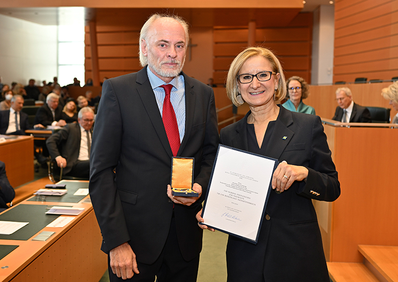 Silbernes Ehrenzeichen des Landes Niederösterreich für Johannes Winkler